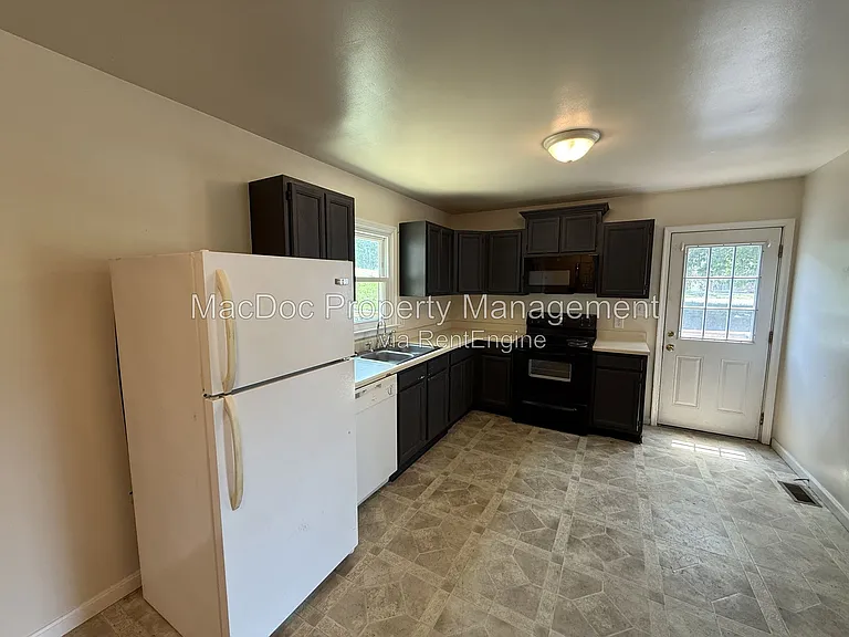 11001 Westminster Ct — Photo 4