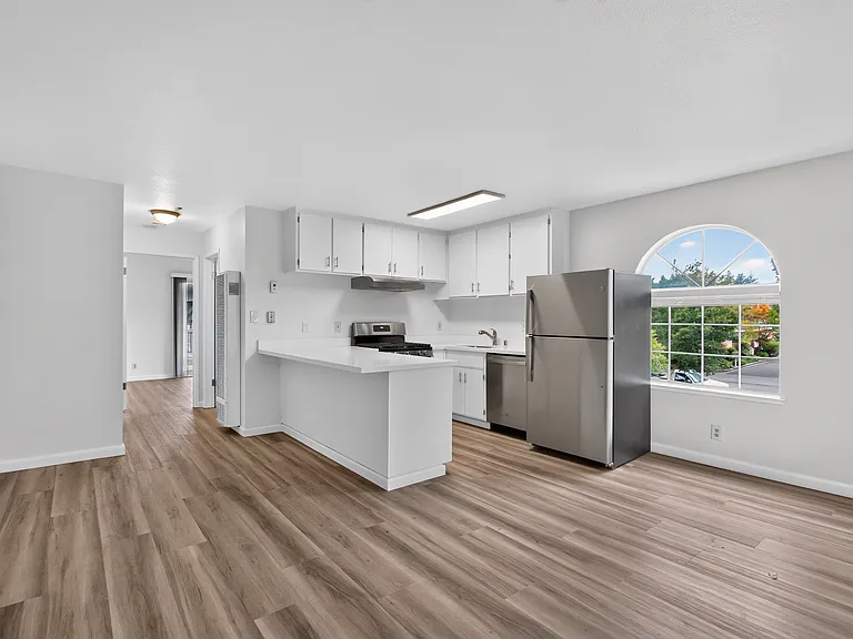 270 Brown St #7 — Photo 2