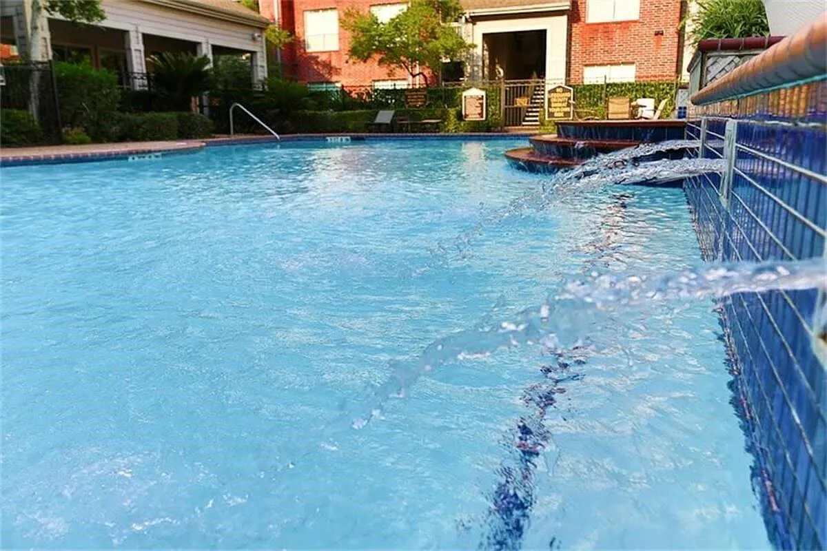 1 bed, 1.0 bath, 726 sqft, $1,200 — Photo 4