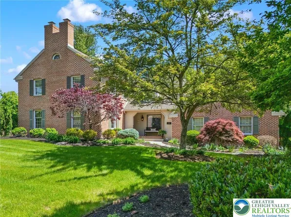 3045 Sheffield Dr, Emmaus, PA 18049