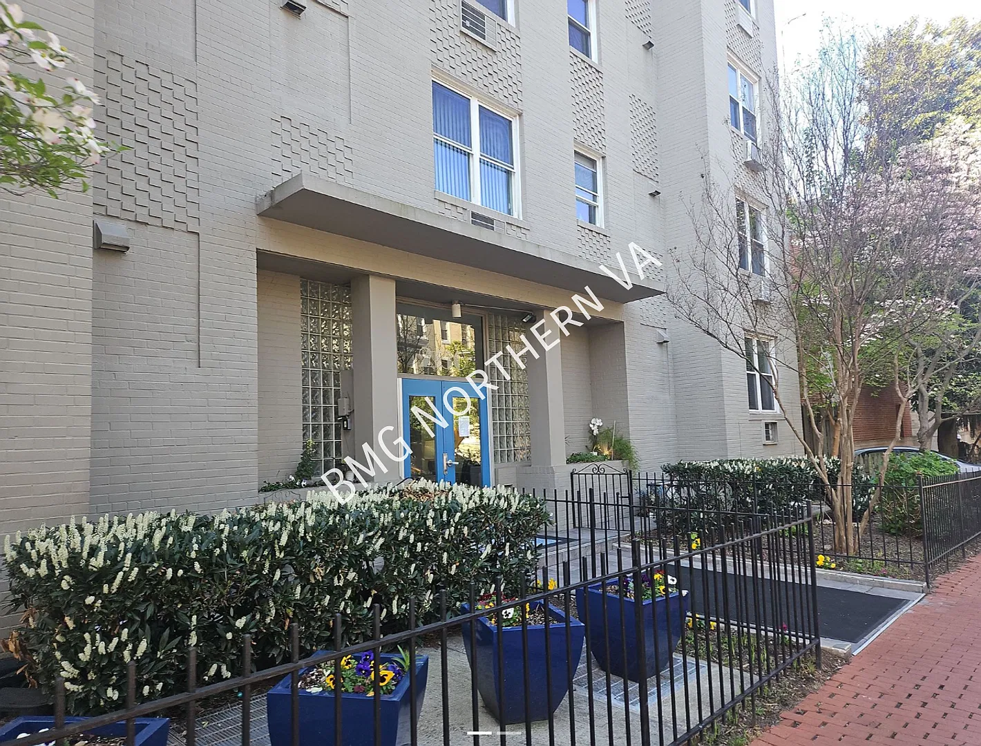 Charming 1 Bed 1 Bath Mid-Rise Condo In West End - Between Dupont Circle & Foggy Bottom — Photo 1
