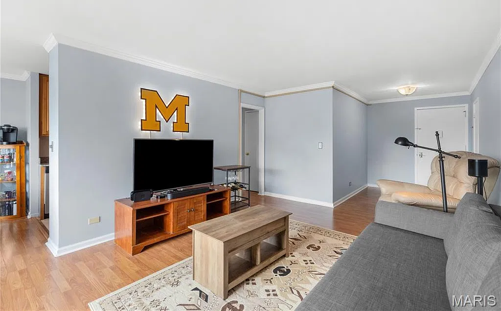 4466 W Pine Blvd — Photo 4