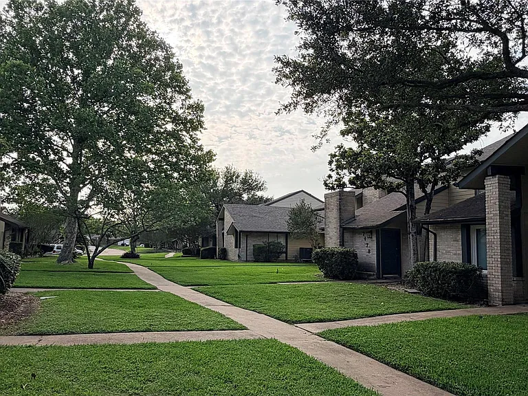 7202 S Dairy Ashford Rd — Photo 36
