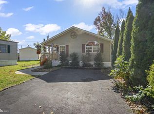 5 Sterling Ct, East Windsor, NJ 08520