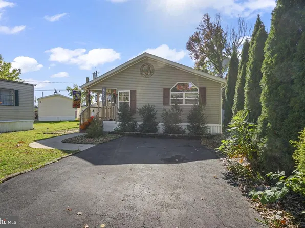 5 Sterling Ct, East Windsor, NJ 08520
