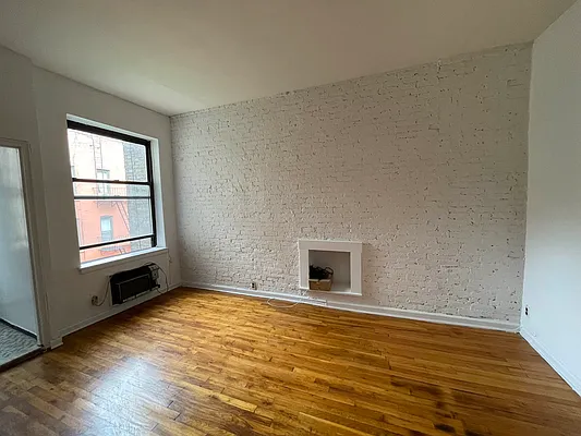 Rented by Eric Goodman Realty Corp | media 8