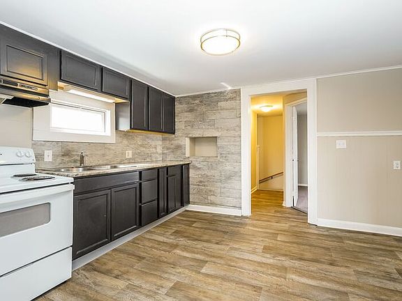 4th image of 833 Clarendon Ave