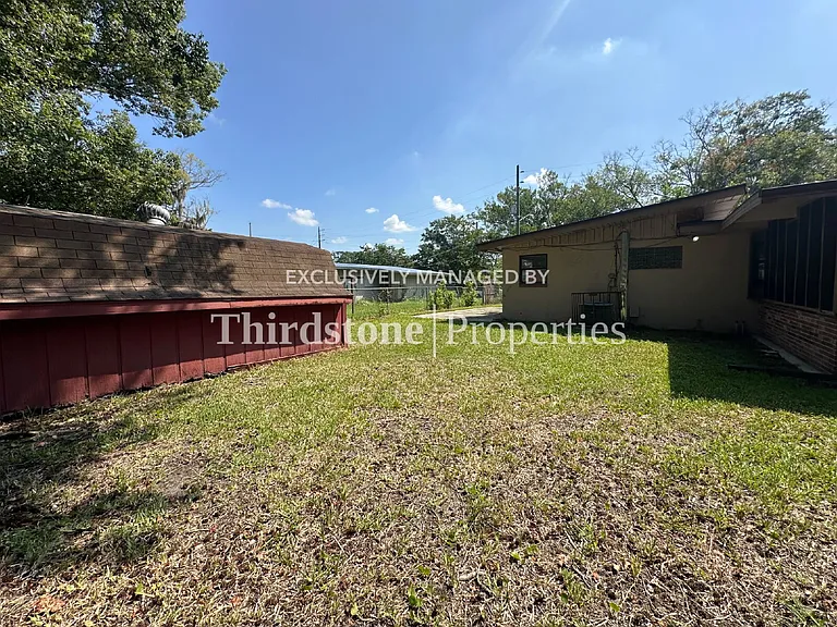 1038 La Marche Dr — Photo 23