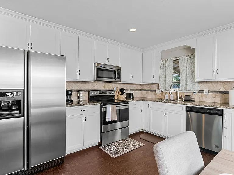 Hickorygate Dr — Photo 11
