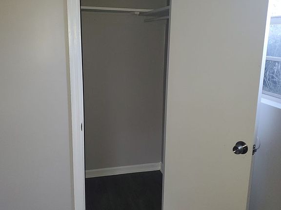 3rd image of 128 Sunset Dr
