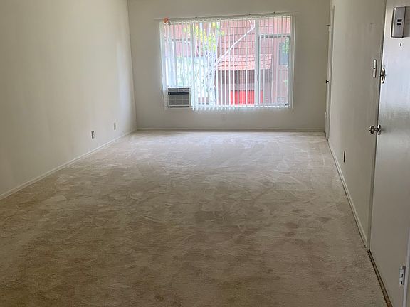 5th image of 974 Granville Ave #6
