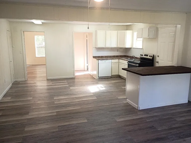 1558 N Fletcher St — Photo 3