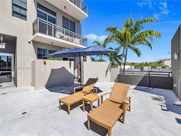 5th image of 410 NW 1st Ave APT 206