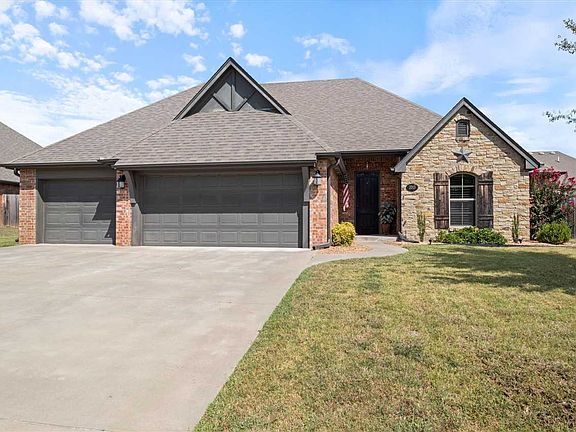 2nd image of 3313 S Black Oak Dr