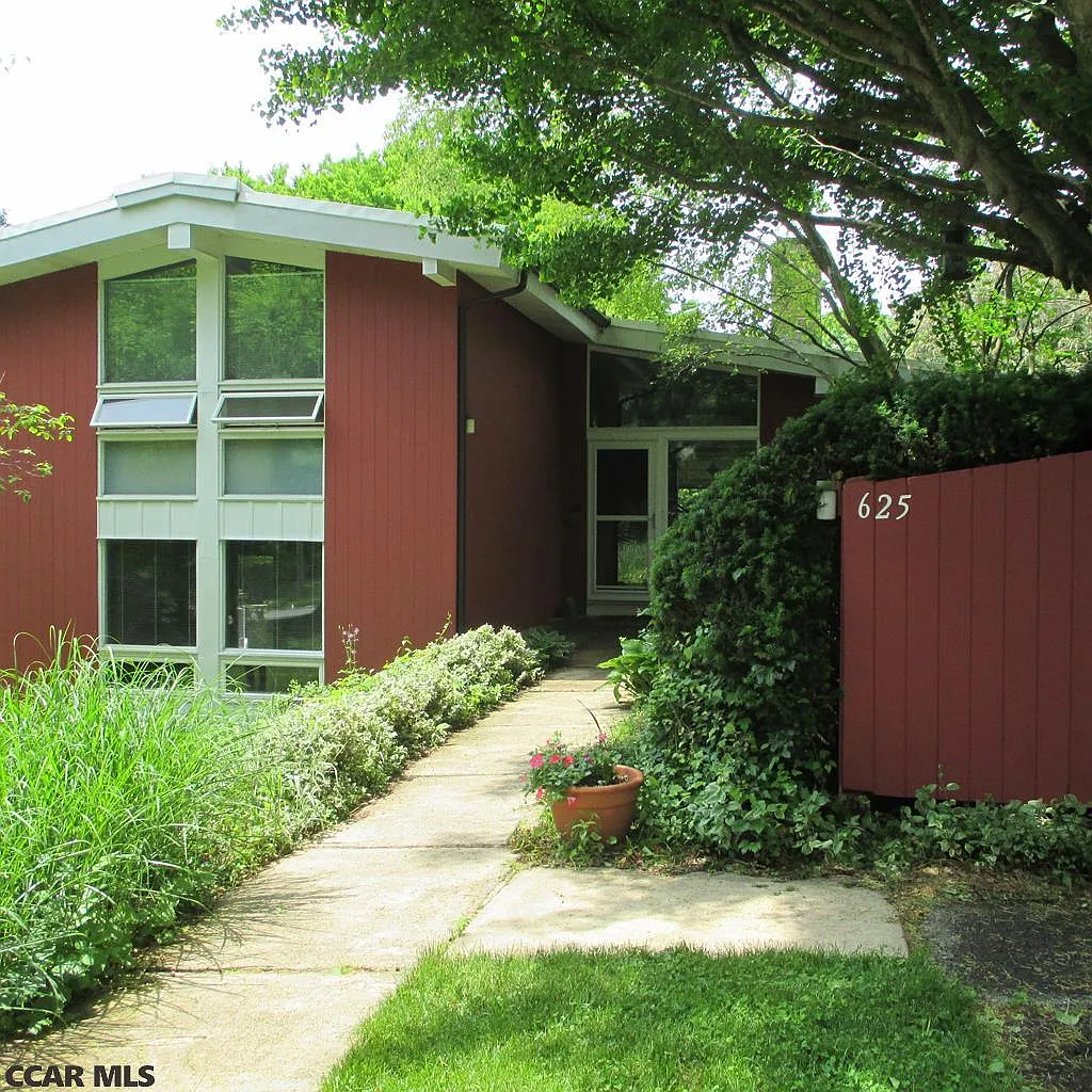 625 Ridge Ave photo 1
