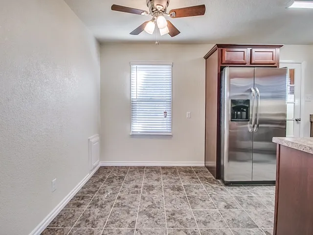 950 Dakota St — Photo 13