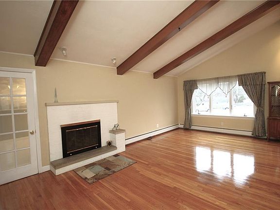 3rd image of 4-1 Sherwood Ln