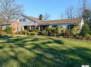 155 Crabapple Rd, Manhasset, NY 11030