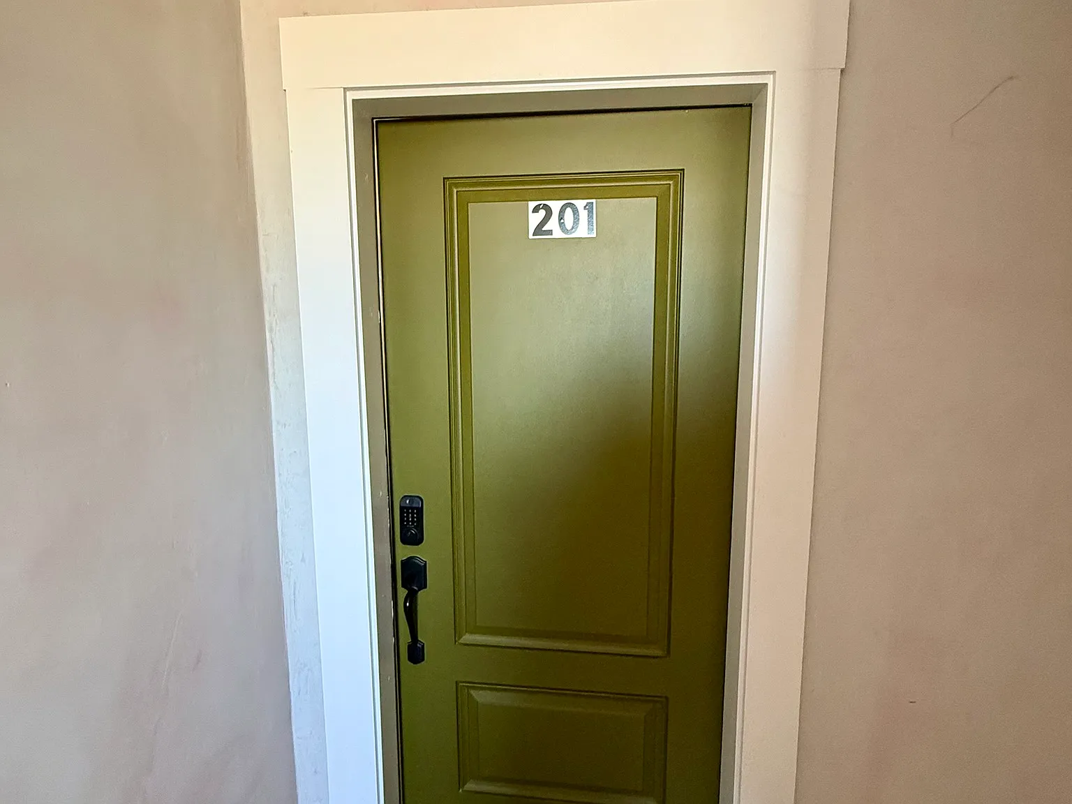 1 bed, 1.5 bath, 850 sqft, $1,600 — Photo 1