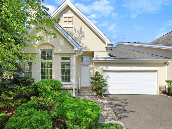 7 Doral Greens Drive E, Rye Brook, NY 10573