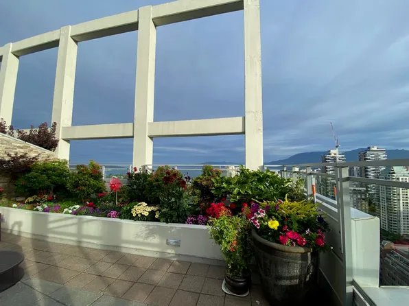 1455 Howe St #2901, Vancouver, BC V6Z 1C2
