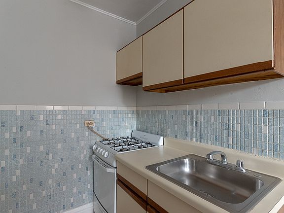 3rd image of 429 W Belden Ave APT A203