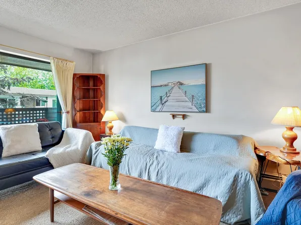 2215 Dundas St, Vancouver, BC V5L 1J9
