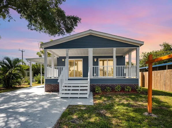 2398 Royal Palm Dr NE, Palm Bay, FL 32905
