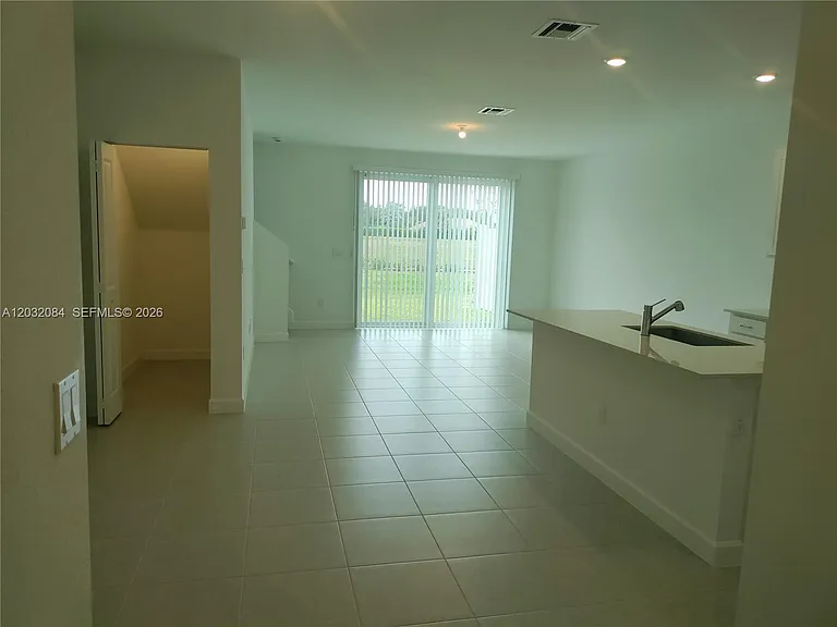 652 SE Lake Falls St — Photo 5
