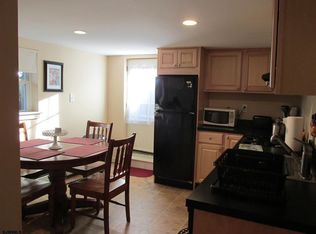 6 N Richards Ave, Ventnor, NJ 08406