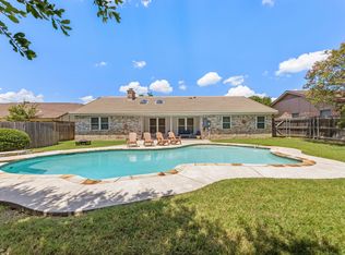 3312 Robinhood Ct, Bedford, TX 76021