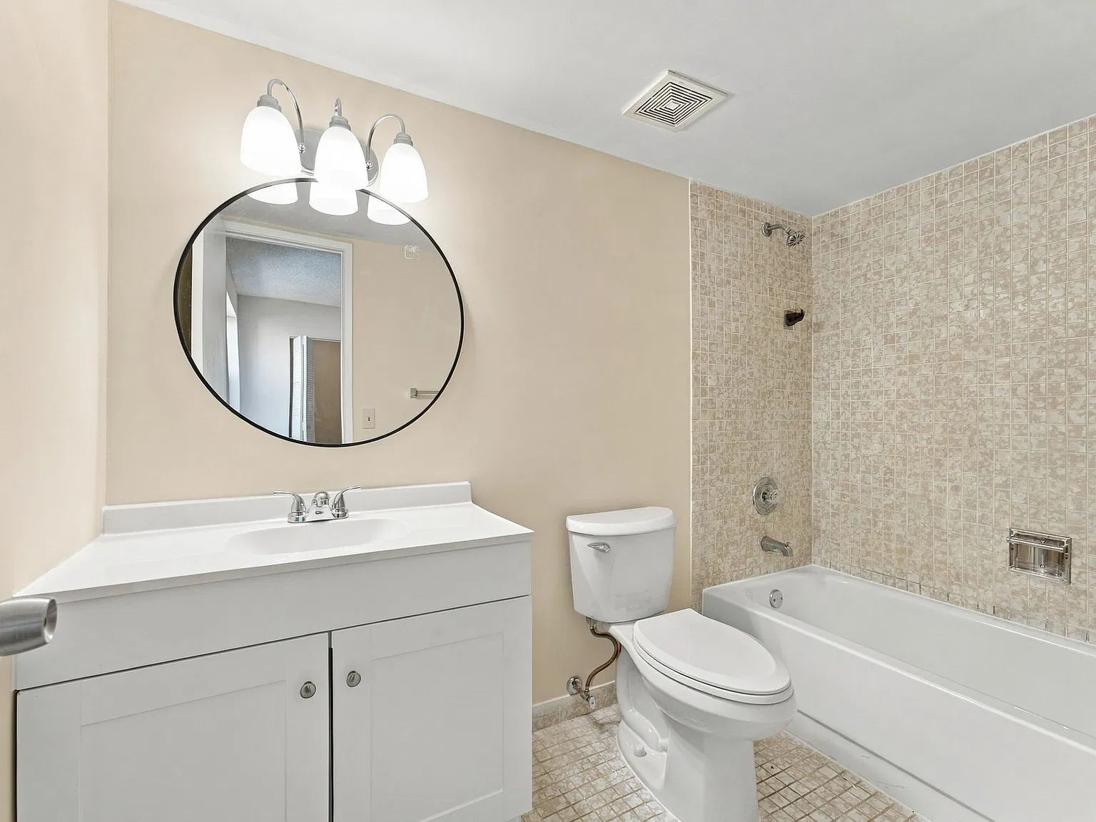 3 bed, 1130 sqft, $2,950 — Photo 3