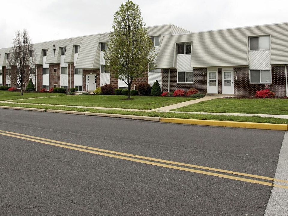 1st image of 500 Community Dr #4419be58b