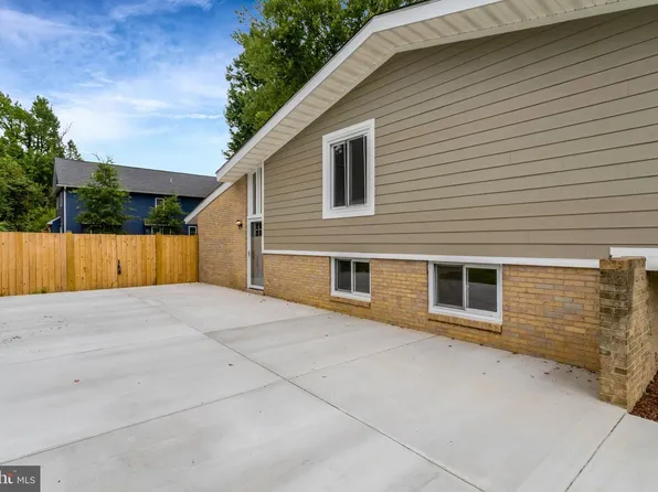2829 Joseph Makell Ct, Alexandria, VA 22306