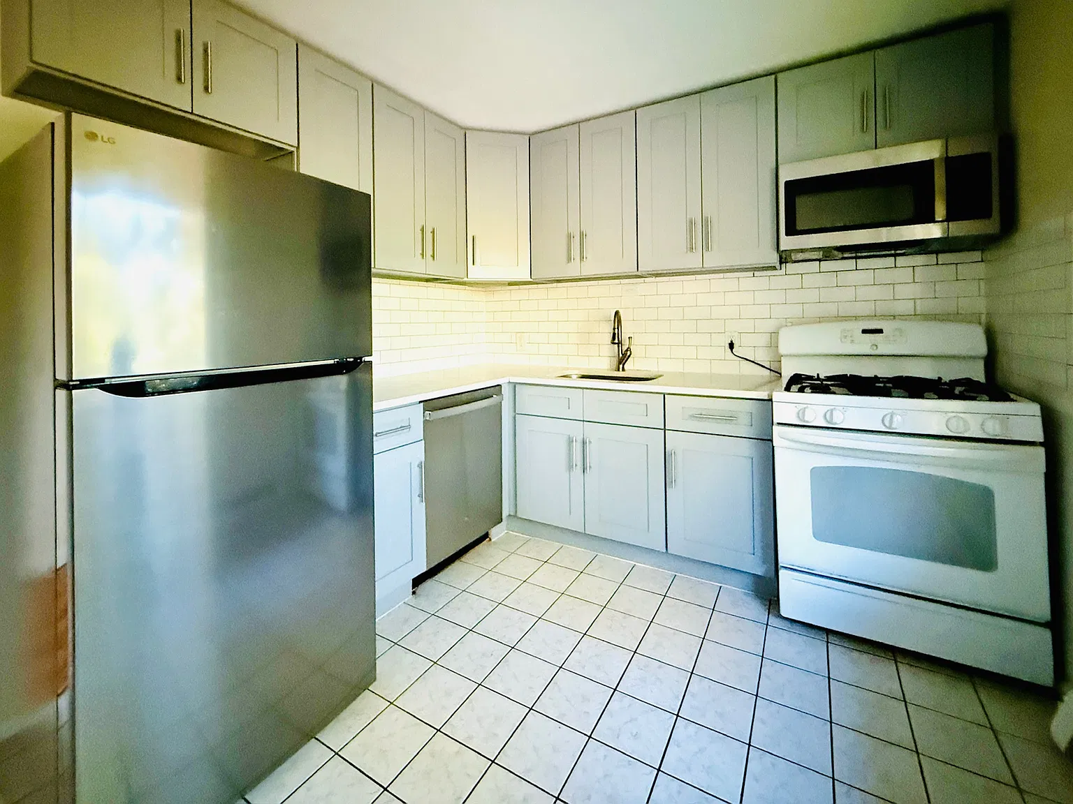 2 bed, 990 sqft, $2,900 — Photo 4