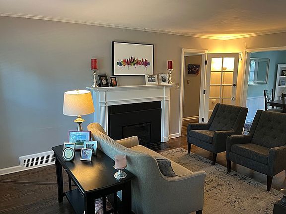 4th image of 1207 W 70th St