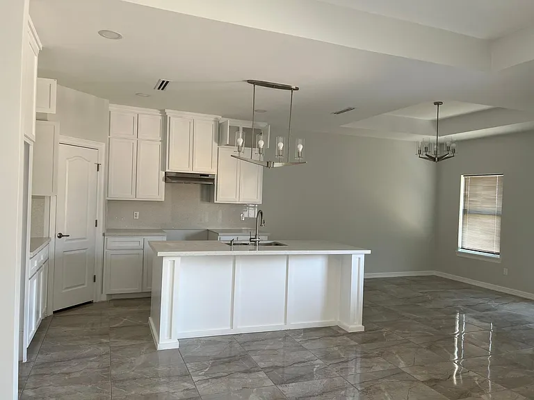 4821 Westgate Cir S — Photo 3