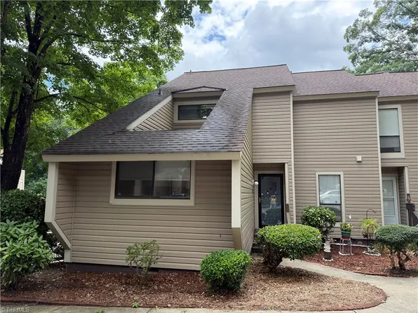 205 Village Ln Unit F, Greensboro, NC 27409