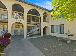 703 S 38th Ave APT 8, Yakima, WA 98902