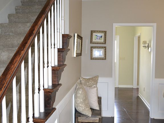 3rd image of 190 Redwood Ln
