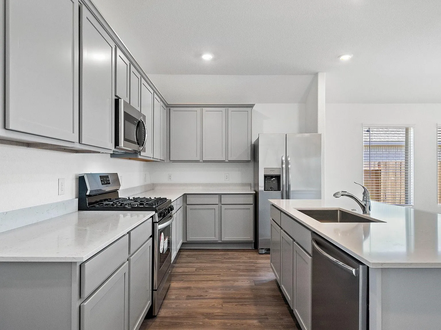 4 bed, 2.0 bath, 1932 sqft, $2,250 — Photo 4
