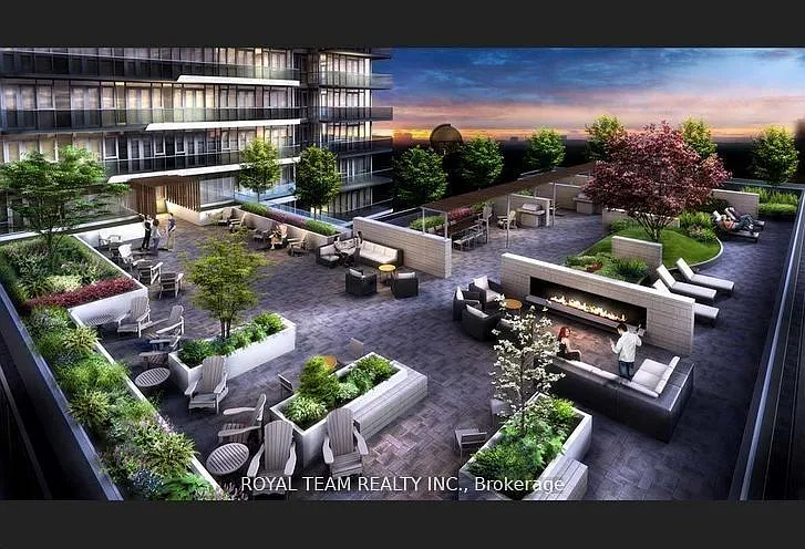 9471 Yonge St — Photo 2