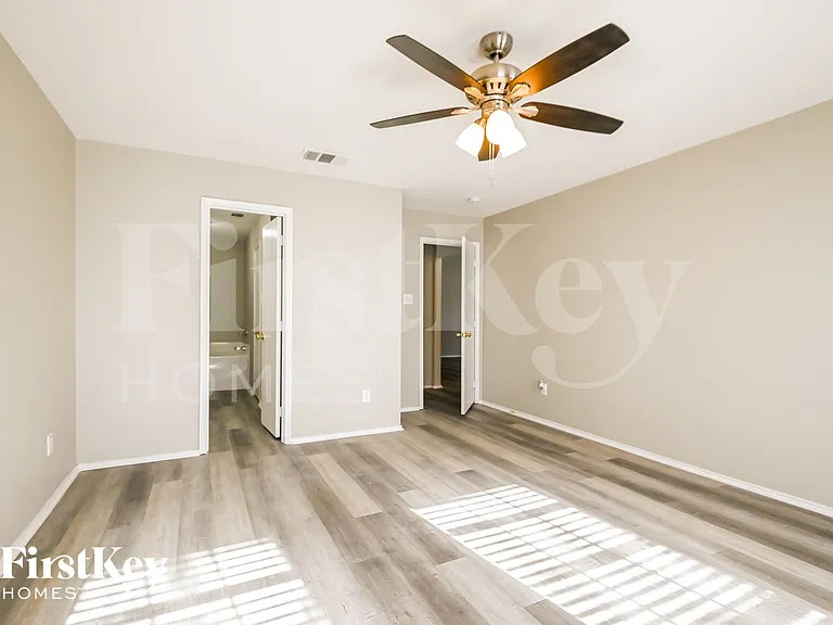 204 Windsor Dr — Photo 8