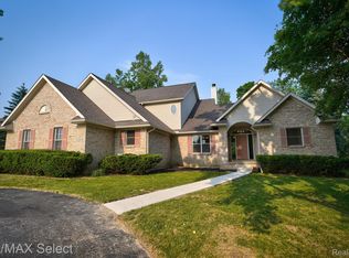 13043 Lia Ct, Linden, MI 48451