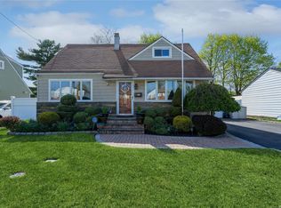 4 Liberty Ave, Hicksville, NY 11801