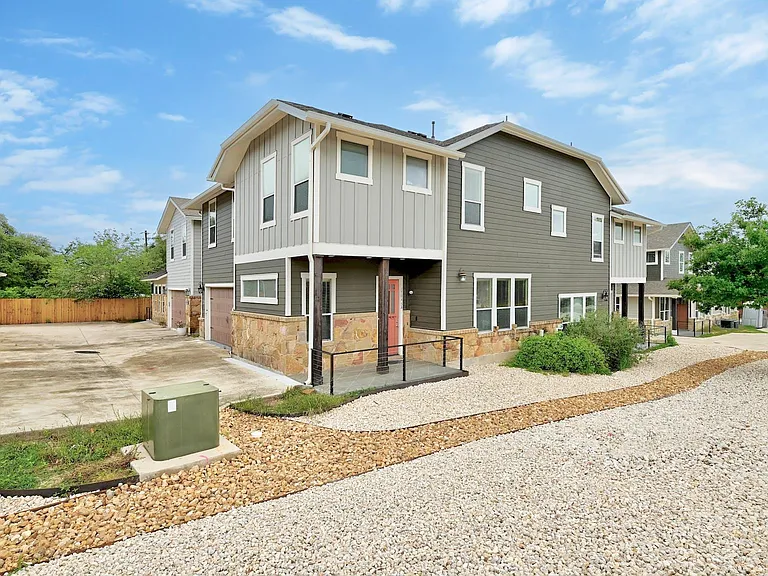 1704 Cedar Bend Dr #5B — Photo 1