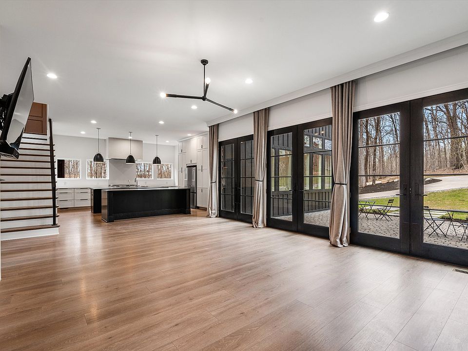 11th image of 925 Weeping Willow Rd #D