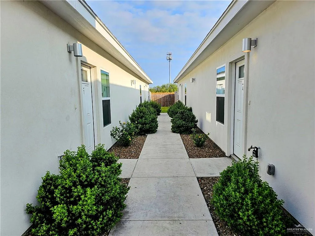 2 bed, 1007 sqft, $1,095 — Photo 2
