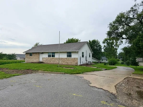 13421 3rd St, Grabill, IN 46741