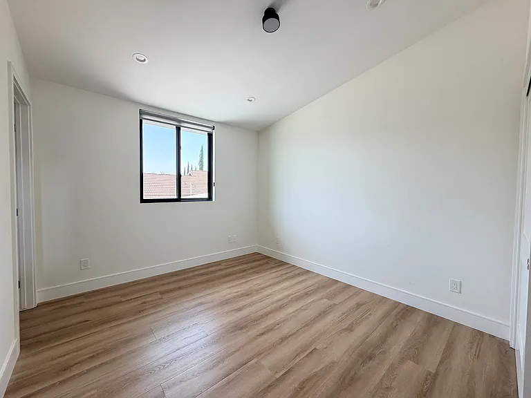 2508 Los Amigos St — Photo 8